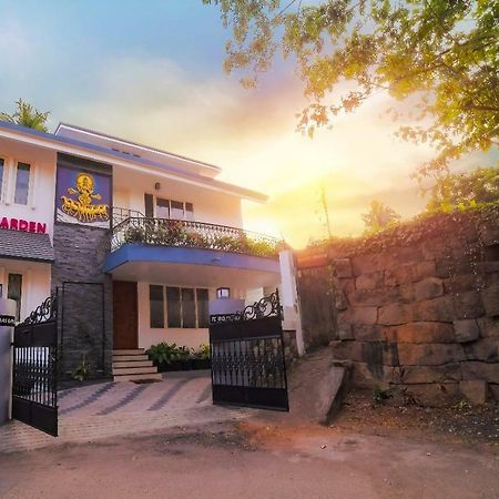 Ramas Garden Acomodação com café da manhã Thiruvananthapuram Exterior foto
